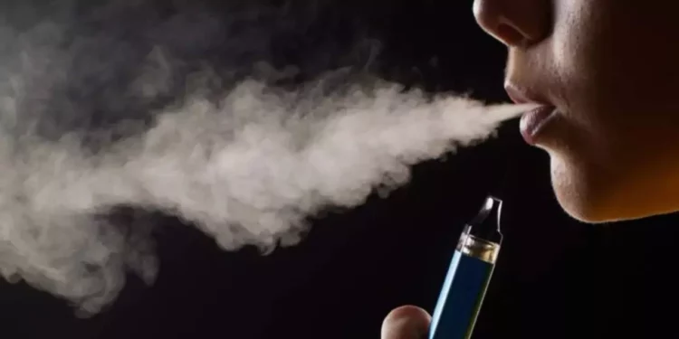 Sheinbaum propone prohibir vapeadores y reforzar la salud en México