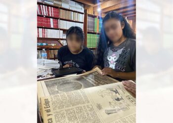 Niñas, niños y adolescentes aprenden a hacer radio con periódicos de la Hemeroteca Pública