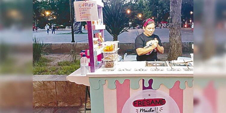 Los padres de Ivanna iniciaron un negocio de postres para obtener recursos para la compra del medicamento.