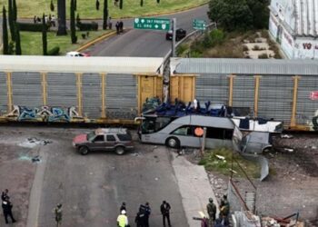 Trenazo en Atlacomulco: sube a 10 fallecidos y son 55 heridos