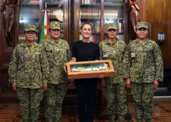 Reconoce Sheinbaum a las mujeres militares de la Sedena por su dedicación, creatividad y patriotismo.