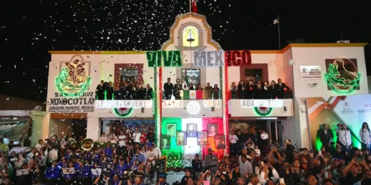 Vive Xoxocotlán histórica noche del 215 aniversario del Grito de Independencia