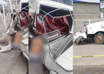 ¡Camión aplasta mototaxi en la 175! Al menos dos muertos entre los fierros
