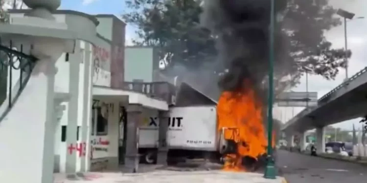 ¡Fuego en el campo militar 1! Ayotzinapa no olvida y la rabia arde