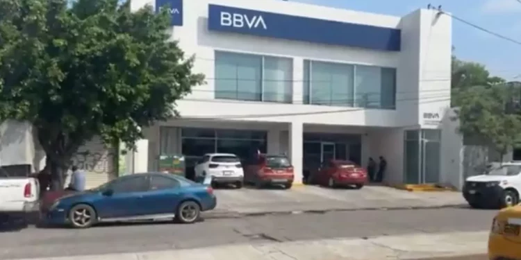 Asalto armado sacude banco en Salina Cruz: tensión en el centro de la ciudad