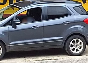 VIDEO Ejecutan a hombre en Puerto Escondido: hallan cuerpo sin vida junto a camioneta gris