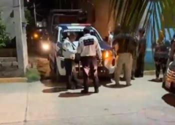 Estudiantes del CBTIS 205 son perseguidos a balazos y derrapan su moto en Juchitán