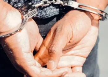 Tras balacera y operativo sorpresa de la AEI arrestan a sujeto armado en Heliodoro Charis Castro