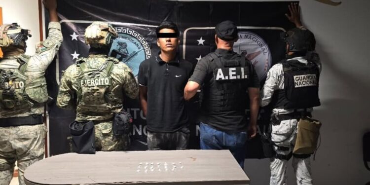 Aseguran drogas y detienen a presunto narcomenudista en operativo sorpresa en Juchitán