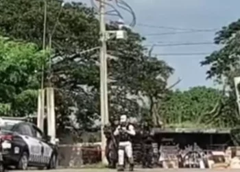 ¡Ejecutan a un hombre a plena luz del día en Pinotepa Nacional! Lo atacan frente a conocido bar
