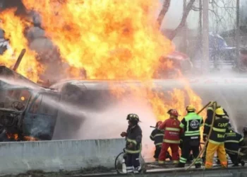 Explosión de pipa cobra la vida de 29 personas, entre ellas un joven del IPN
