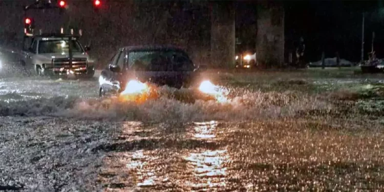 Anticipan fuertes lluvias para la madrugada en Istmo y Cuenca
