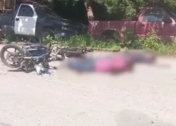 ¡Imprudencia fatal en Juchitán! Motociclista muere en violento choque frontal