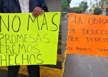 Vecinos de Santa Lucía del Camino bloquean calles por obras inconclusas