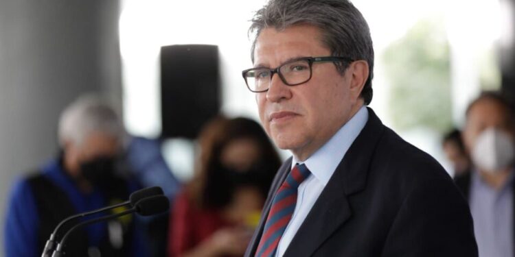 Reforma laboral de 40 horas no está en la agenda legislativa, confirma Monreal