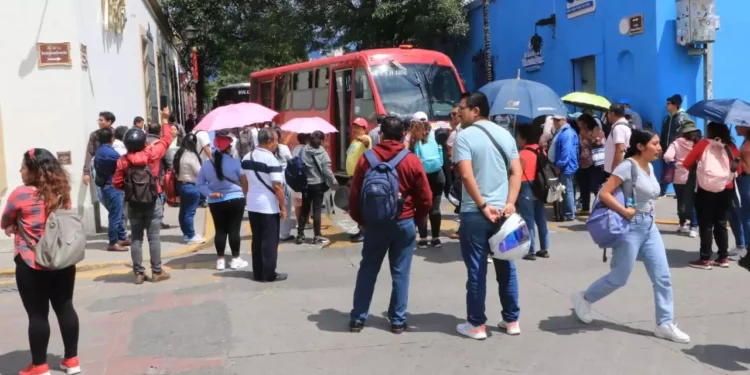 Fotos: Adrián Gaytán // Bloquearon vialidades este lunes, como forma de presión para la solución a sus principales demandas.
