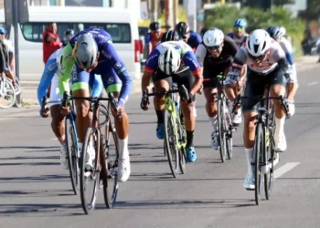 Fotos: Leobardo García Reyes // Cerrado duelo por el primer lugar.