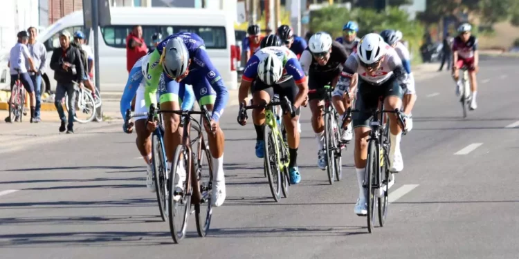Fotos: Leobardo García Reyes // Cerrado duelo por el primer lugar.