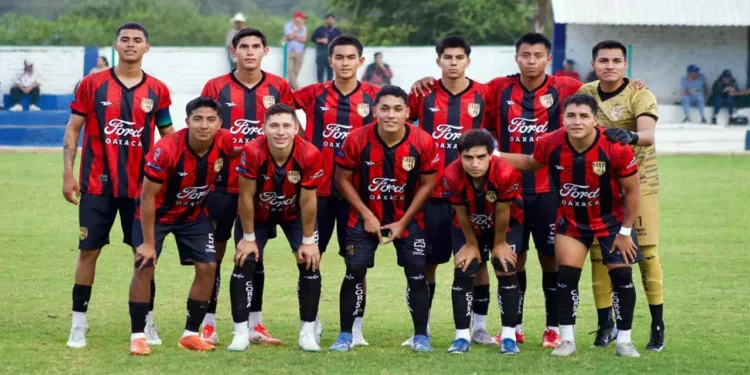 Dragones de Oaxaca se mantienen segundos.