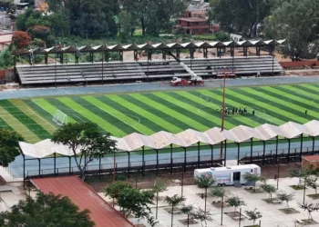 Durante aproximadamente dos meses el campo de futbol y pista estarán cerrados.