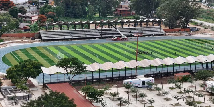 Durante aproximadamente dos meses el campo de futbol y pista estarán cerrados.