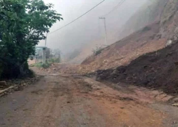 Foto: @Itzel Velarde // Derrumbe en la carretera San Agustín Loxicha–Miahuatlán.