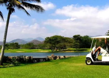 El campo de golf de Huatulco es infraestructura clave para el turismo canadiense y extranjero.