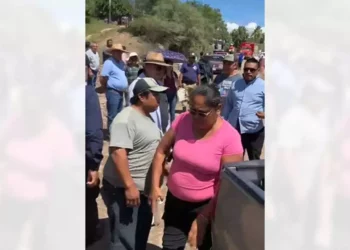 El desbordamiento paraliza la vida comunitaria y afecta la conectividad regional.