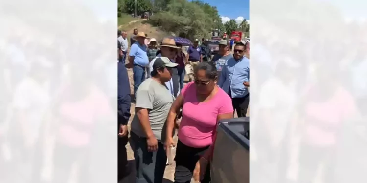 El desbordamiento paraliza la vida comunitaria y afecta la conectividad regional.