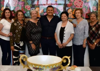Fotos: Rubén Morales // El festejado Luis Jarquín acompañado de su mamá, Genoveva Jarquín y sus tías.
