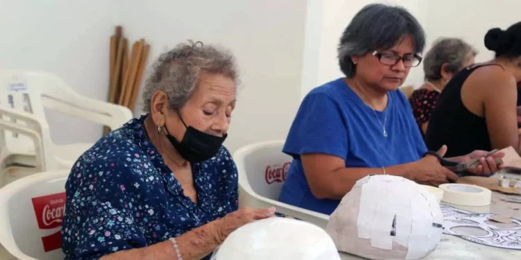 El maestro González Flores subrayó que la característica distintiva de estas actividades es el uso de materiales reutilizables.