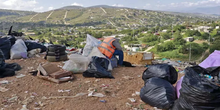 Foto: Adrián Gaytán // El tiradero de Zaachila cumplió 3 años cerrado y sin planes de saneamiento.