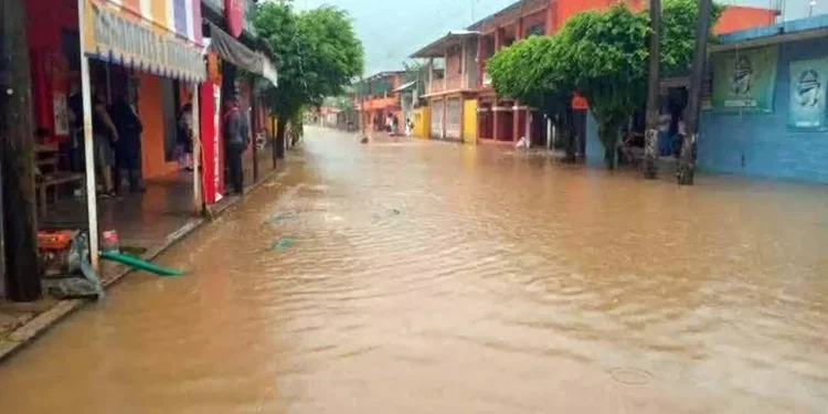 Foto: cortesía // Fue necesaria la evacuación de una comunidad, en Chiltepec, en la Cuenca del Papaloapan.