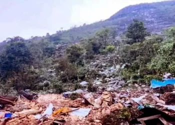 Foto: redes sociales // El 20 de octubre, una de las enormes rocas aplastó una humilde vivienda, dejando como saldo una menor sin vida.