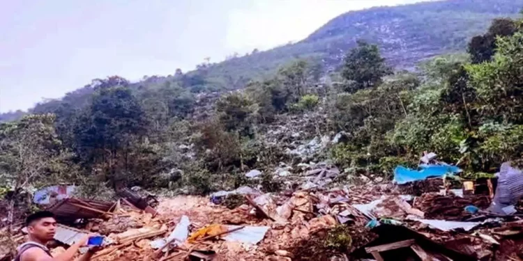 Foto: redes sociales // El 20 de octubre, una de las enormes rocas aplastó una humilde vivienda, dejando como saldo una menor sin vida.
