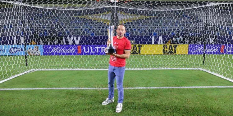 Víctor Andrés Palacios Velásquez ha laborado para diferentes clubes mexicanos, así como en el extranjero.