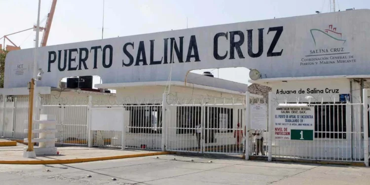 La recaudación en la aduana marítima del puerto de Salina Cruz se desplomó en 25.9% de enero a agosto de este año.