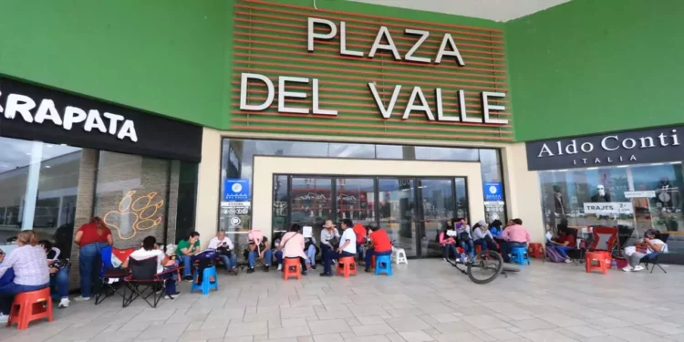 Foto: Adrián Gaytán // Las zonas comerciales impedidas de abrir sus puertas.