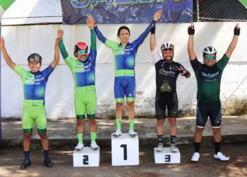 Fotos: Leobardo García Reyes // Podio de vencedores de la F2, del Criterium Mayordomo.