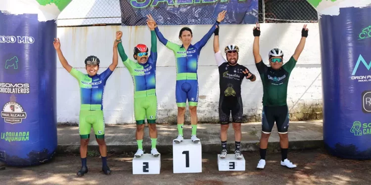 Fotos: Leobardo García Reyes // Podio de vencedores de la F2, del Criterium Mayordomo.