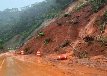 Foto: Redes sociales // Para usuarios, las supercarreteras recién inauguradas están convertidas en “caminos rurales”.