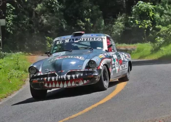 Fotos: Leobardo García Reyes // Ricardo Cordero y Marco Hernández estarían ganando este día su séptima Carrera Panamericana.