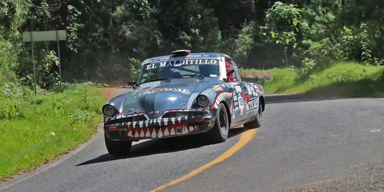 Fotos: Leobardo García Reyes // Ricardo Cordero y Marco Hernández estarían ganando este día su séptima Carrera Panamericana.