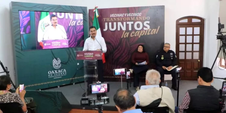 Foto: Adrián Gaytán // Conferencia de prensa del presidente municipal, Raymundo Chagoya.