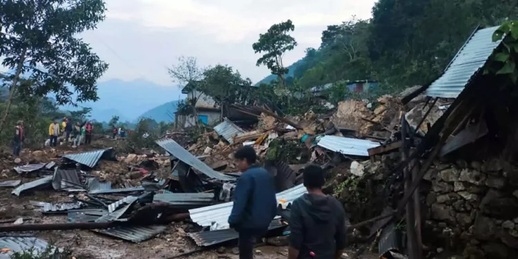 Fotos: cortesía // Se registra deslizamiento de ladera en la comunidad de Agua de la Rosa, Huautla de Jiménez; arrasa con viviendas y reportan personas lesionadas.