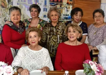 Fotos: Rubén Morales // Toña Díaz, Pilar Neila, Olga Paz, Pila Melgoza, Nina Castañeda, Rosita Bermúdez, Mayola Audiffred y Tatis Fernández acompañaron a Mina Fernández Pichardo en su día especial.