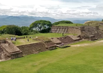 Foto: Adrián Gaytán // Zona arqueológica de Monte Albán, casi inaccesible para la ciudadanía.