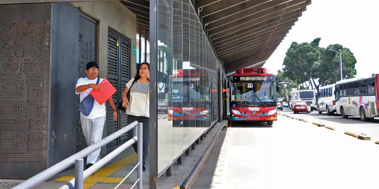 Foto: Adrián Gaytán // Con algunos asegunes, pero el servicio del BinniBus ha permeado entre la ciudadanía que demanda ampliar rutas.