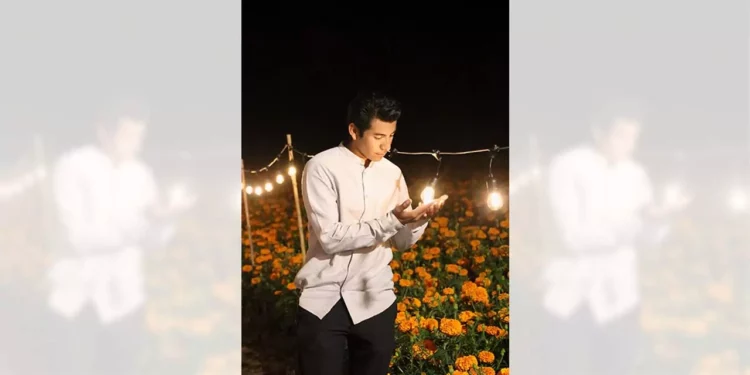 Dany Justiniano preparándose para las Festividades de Días de Muertos