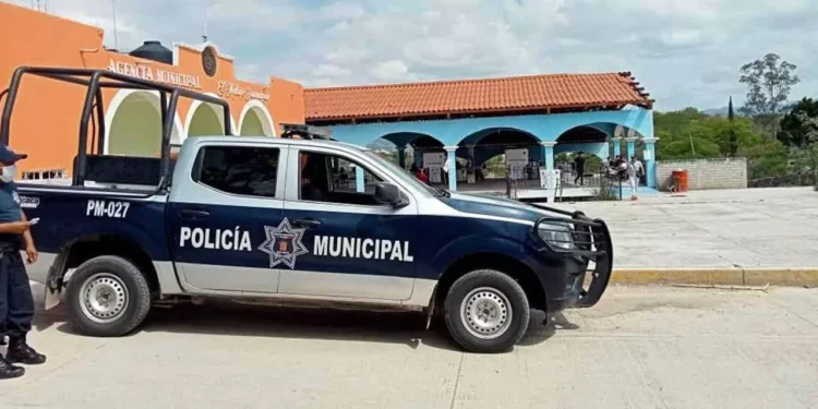El hombre quiso agredir y atropellar a dos mujeres.